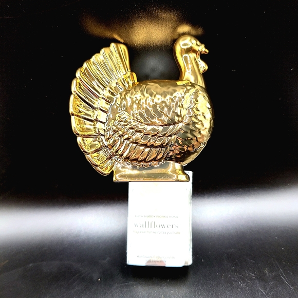 GOLDEN TURKEY WALLFLOWER PLUG BY BATH AND BODY WORKS - Picture 1 of 1